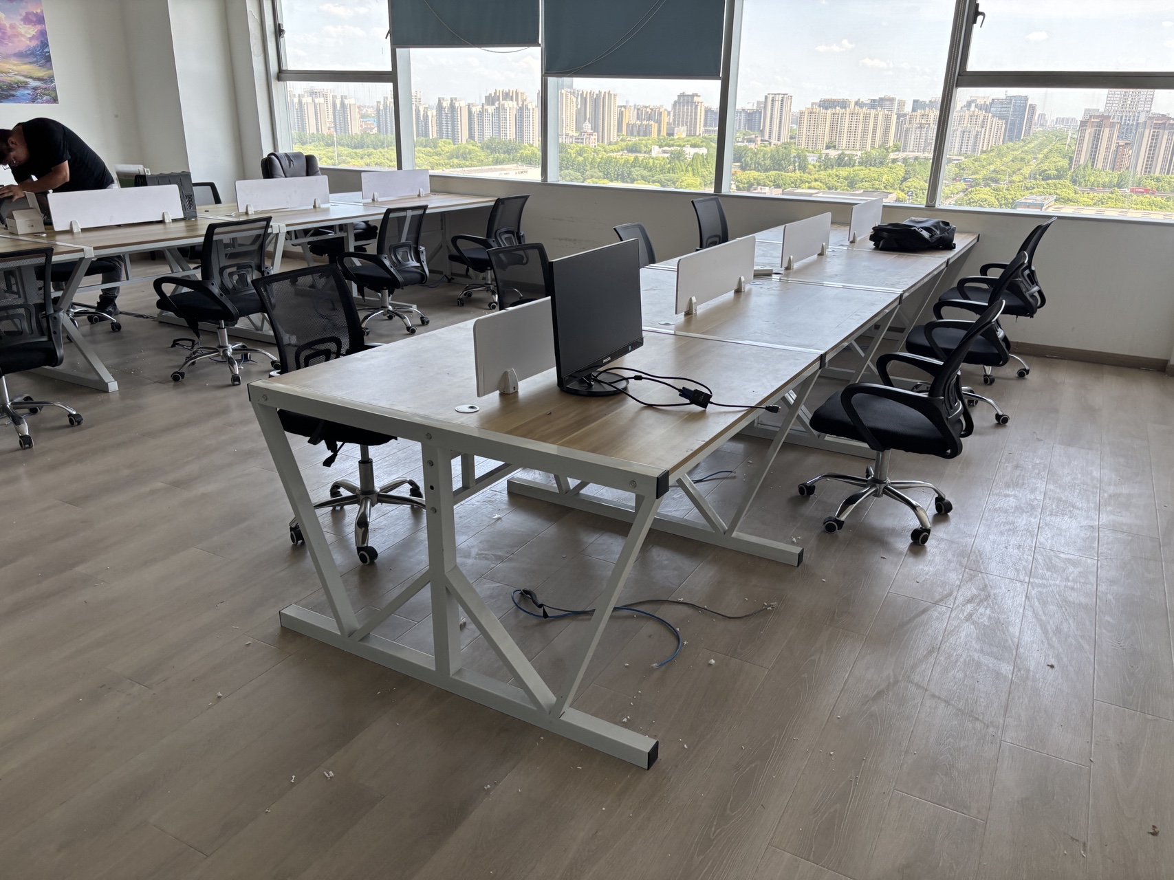 开放式办公区家具租赁-联合办公家具-网布椅出租